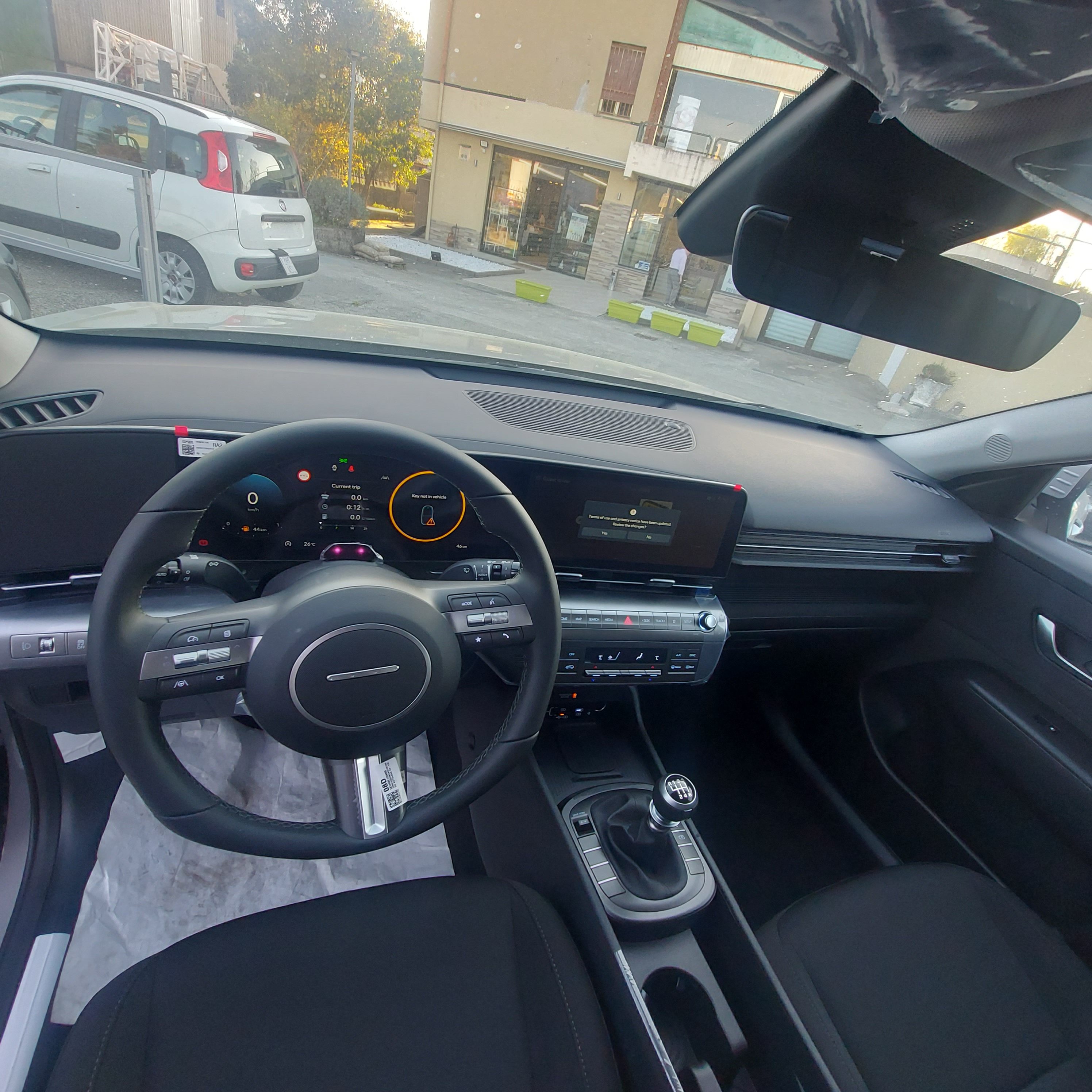 
								HYUNDAI KONA 1.0 T-GDI MT ICE MY26 BUSINESS full									