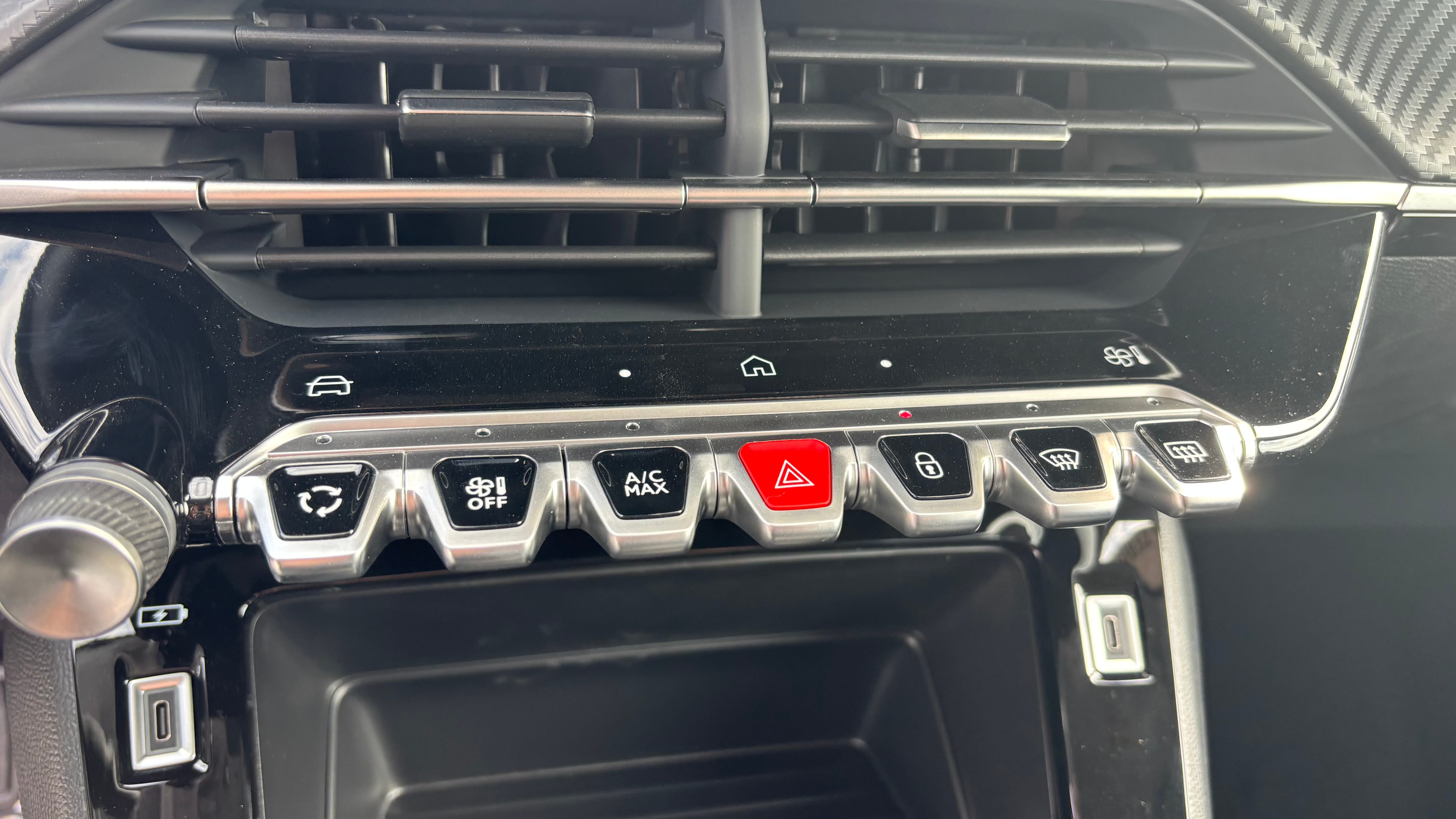 
								PEUGEOT 2008 1.2 100 CV ALLURE S&S full									