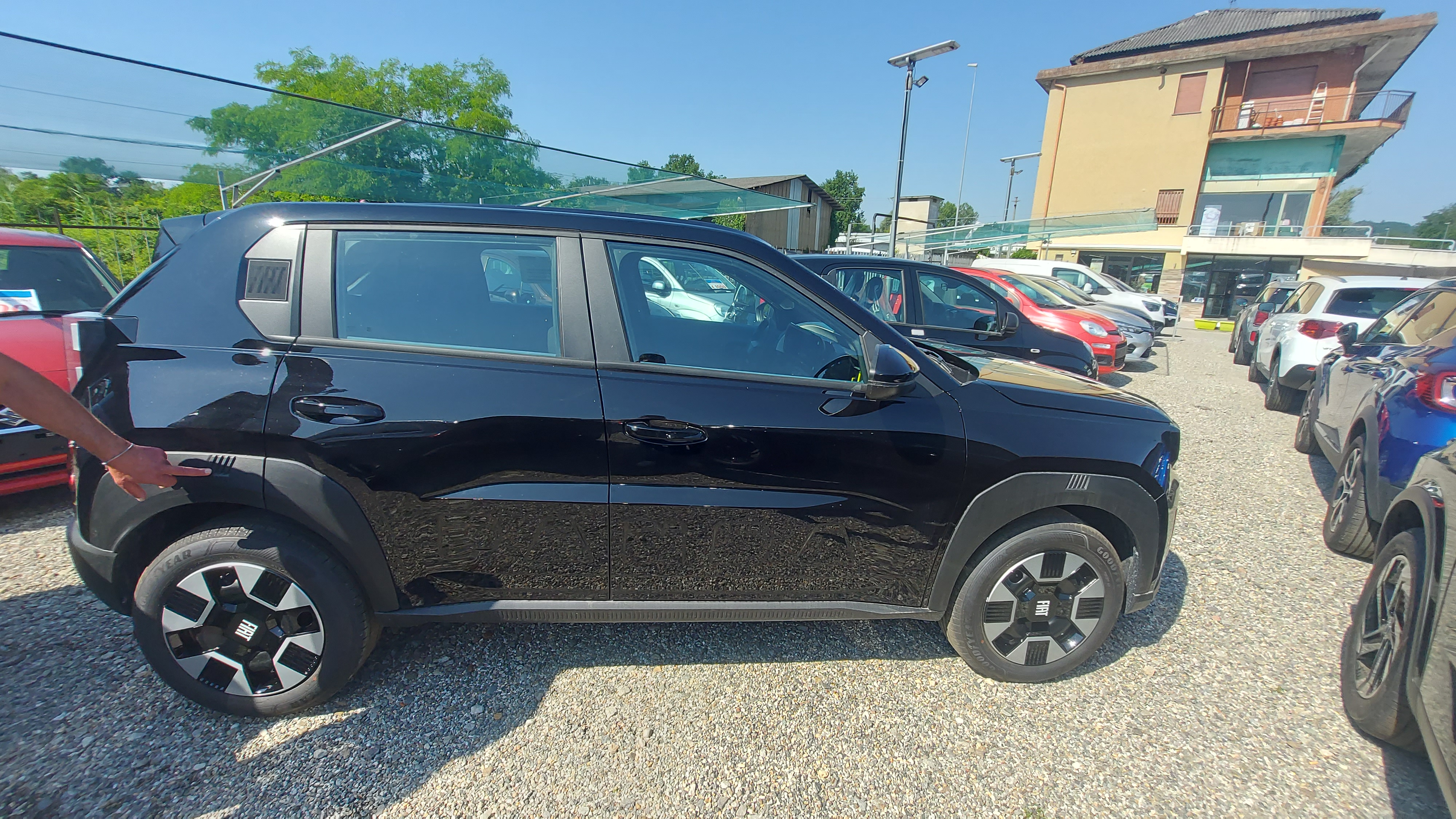 
								FIAT GRANDE PANDA HYBRID ICON full									