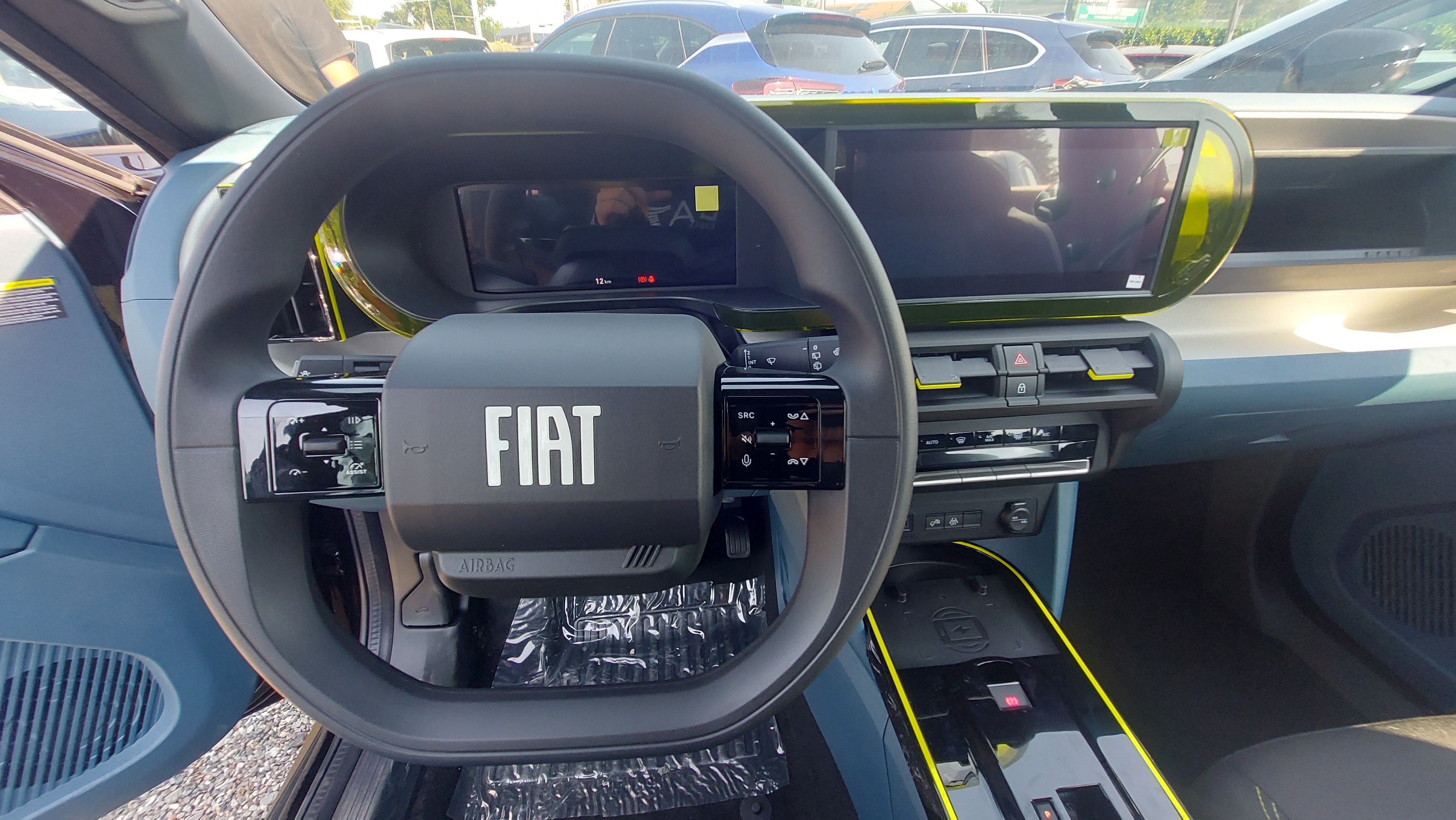 
								FIAT GRANDE PANDA HYBRID ICON full									