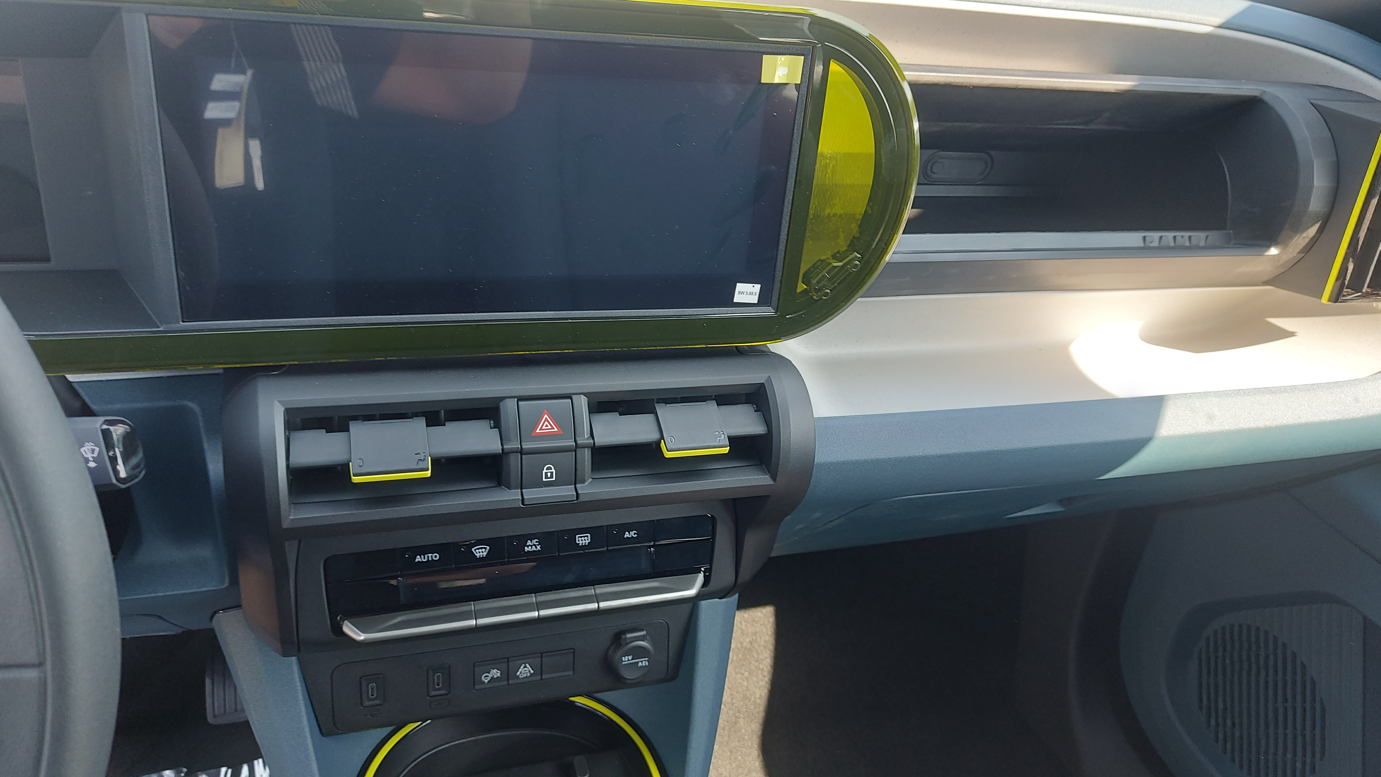 
								FIAT GRANDE PANDA HYBRID ICON full									