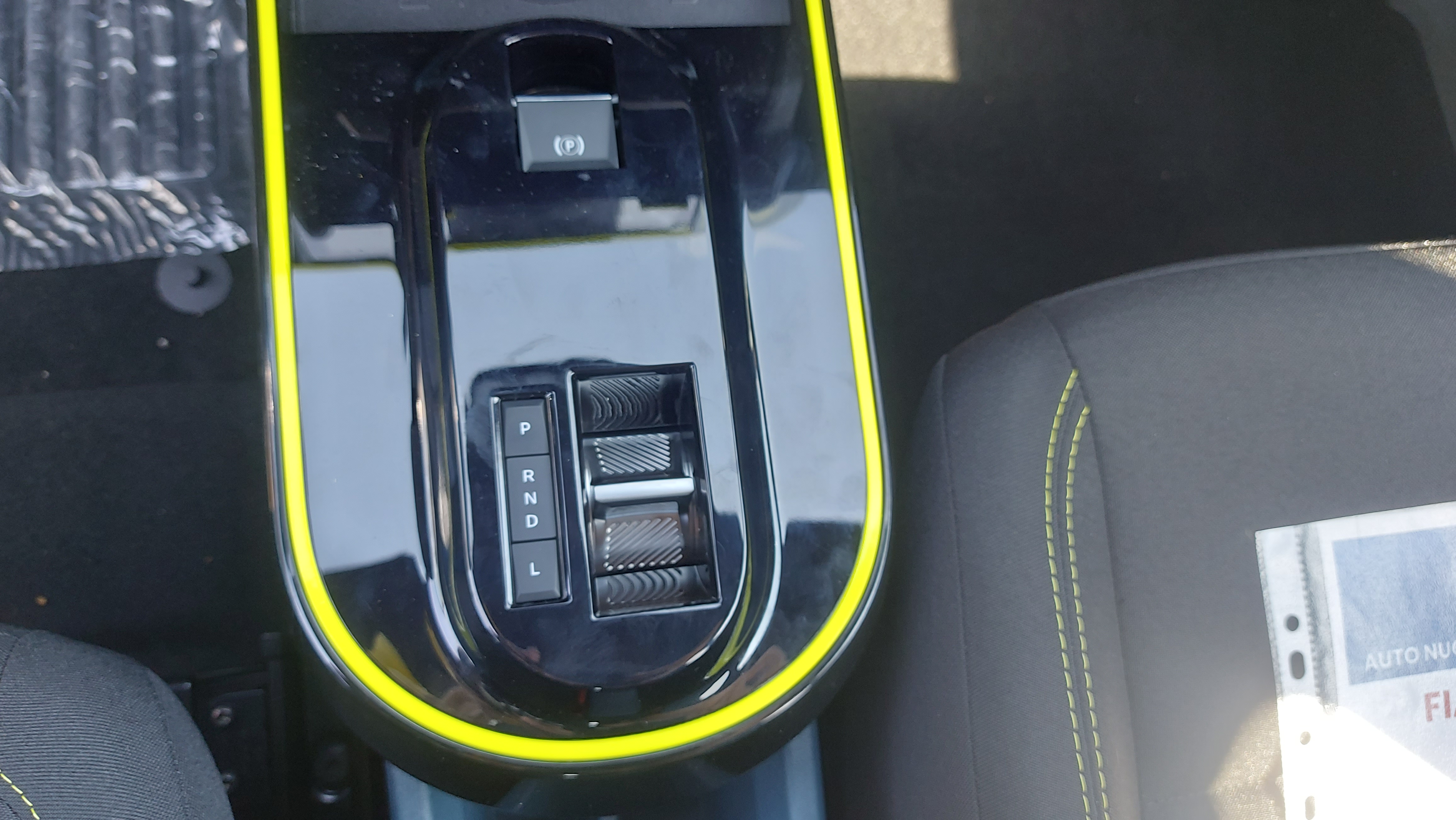 
								FIAT GRANDE PANDA HYBRID ICON full									