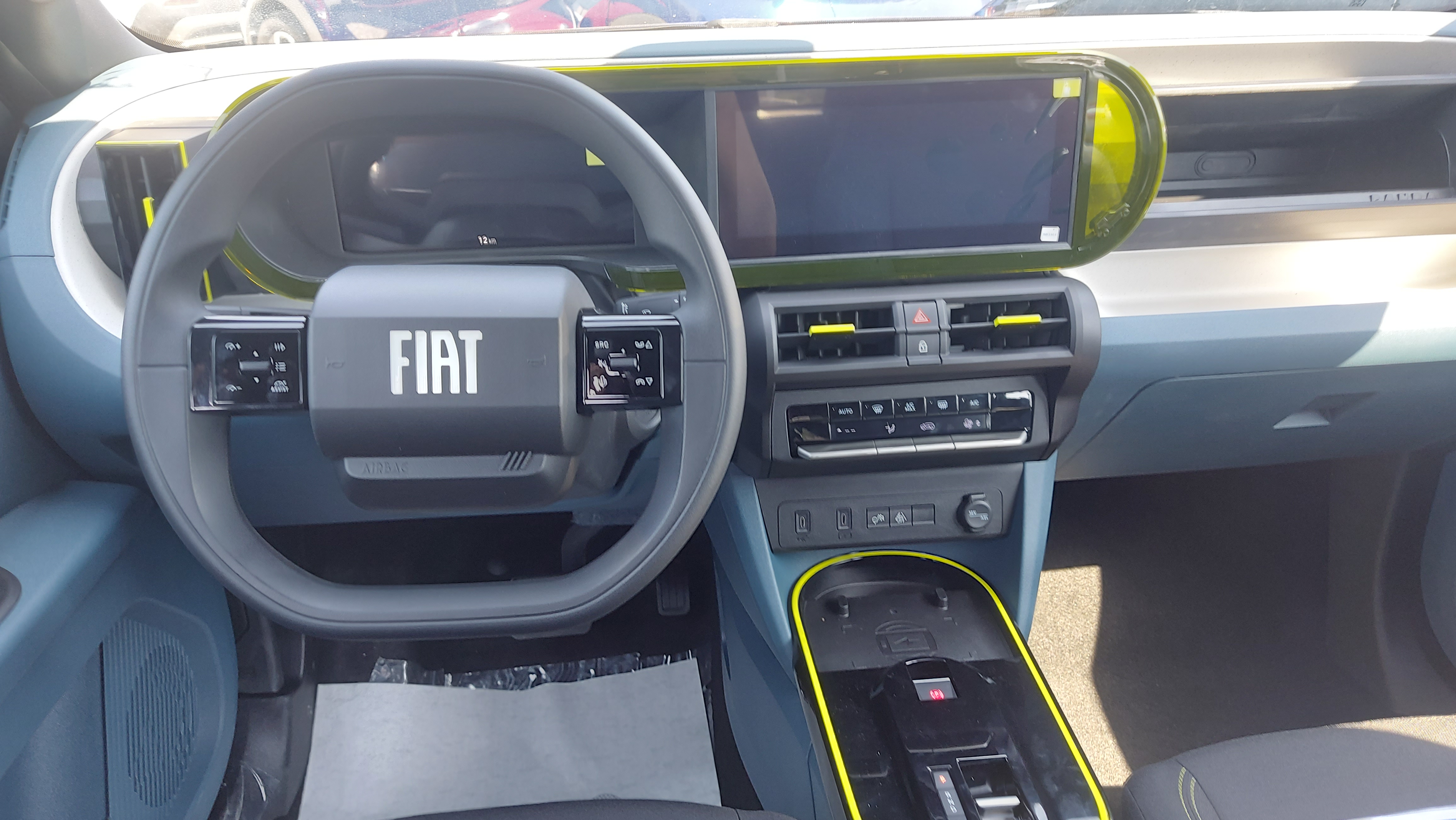 
								FIAT GRANDE PANDA HYBRID ICON full									