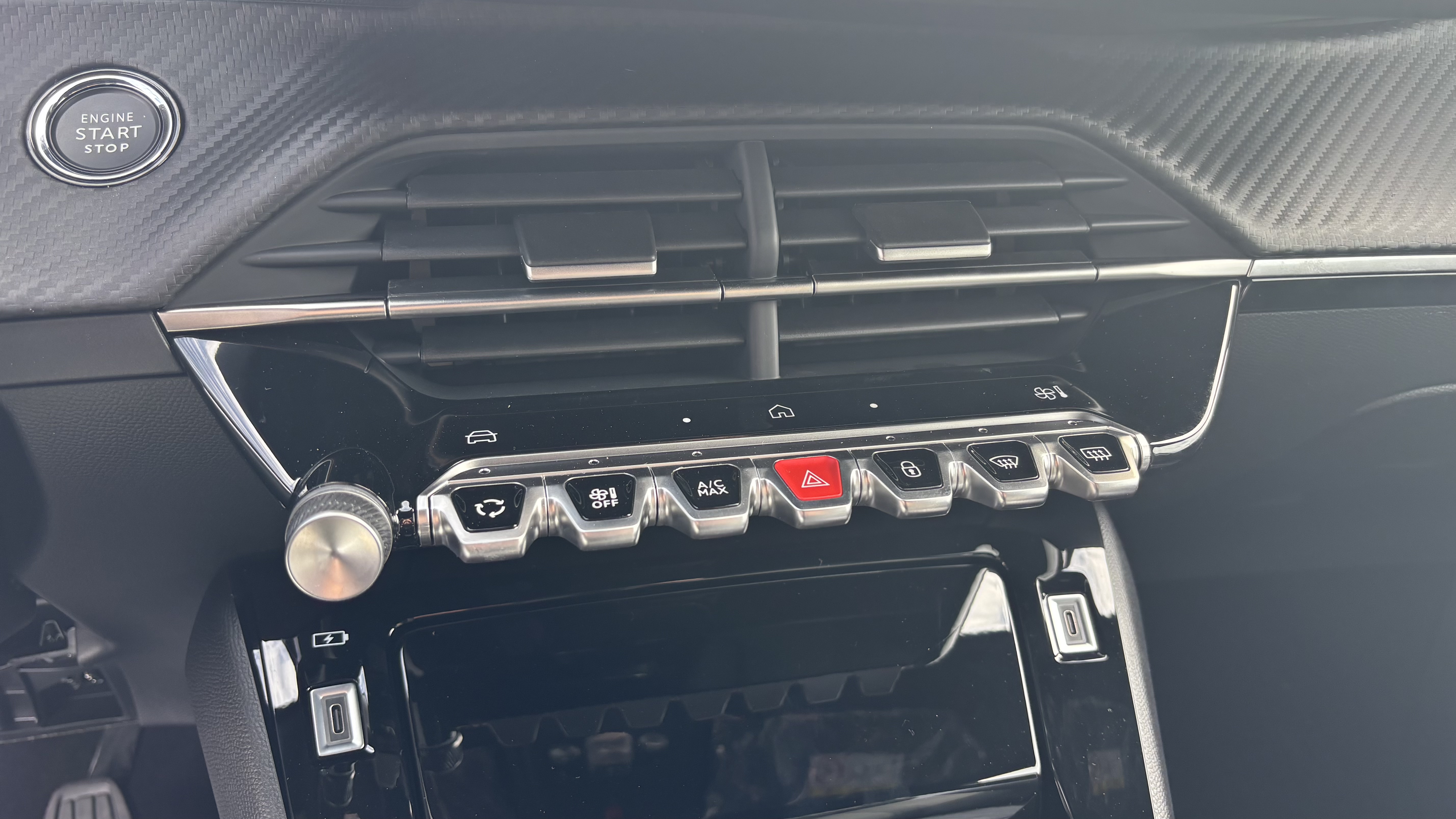
								PEUGEOT 2008 1.2 STYLE 100 CV full									