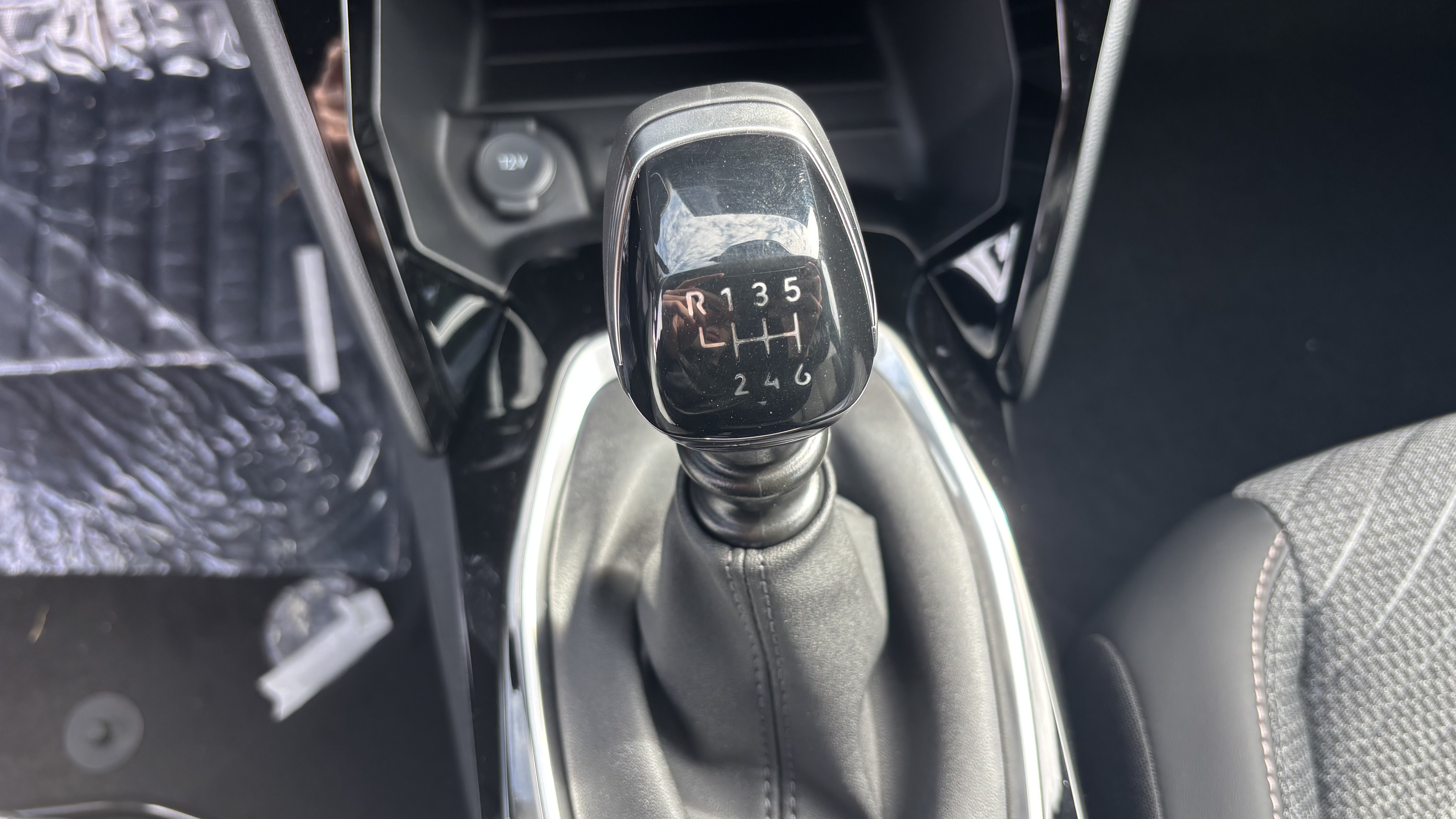 
								PEUGEOT 2008 1.2 STYLE 100 CV full									
