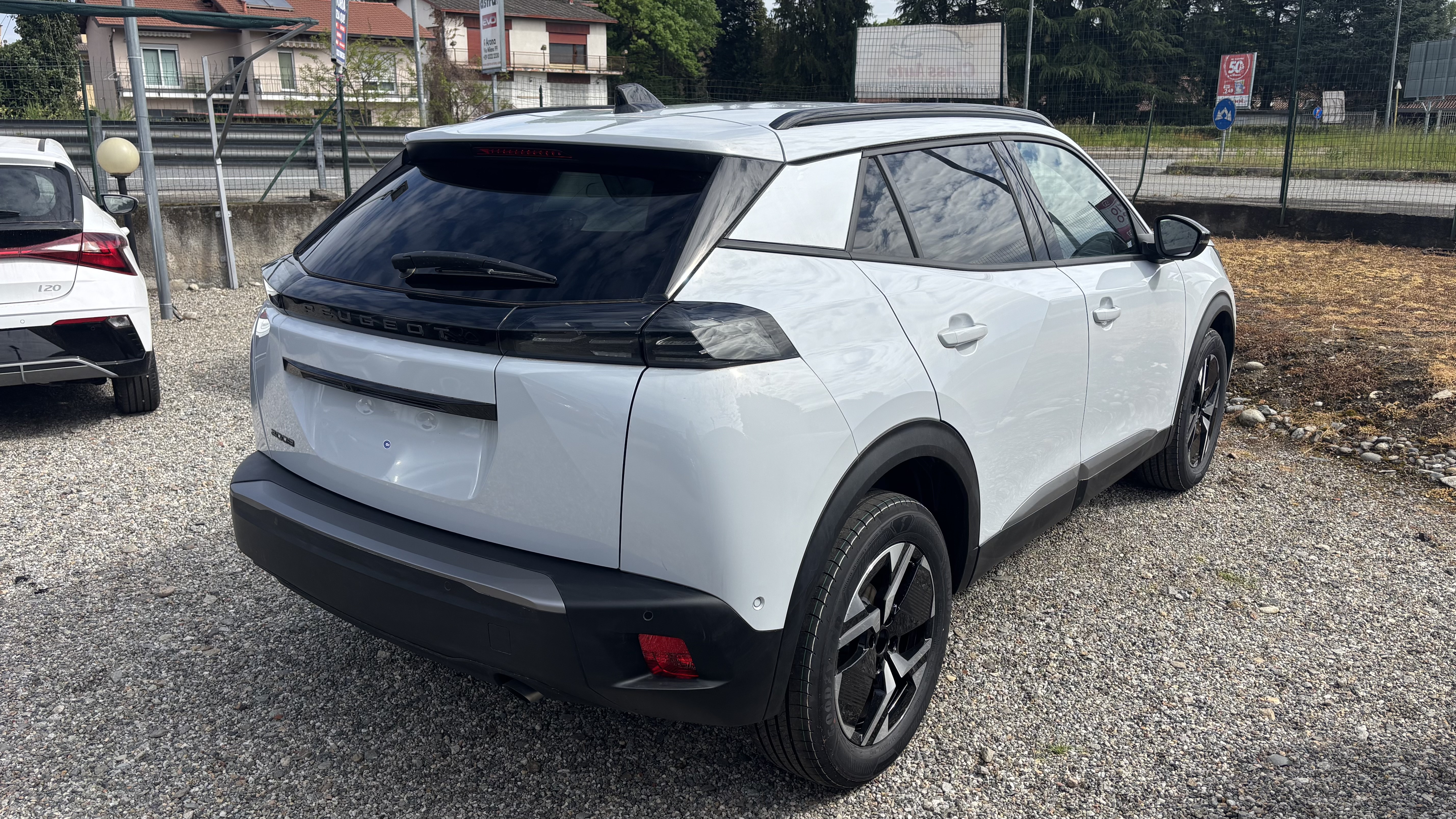 
								PEUGEOT 2008 1.2 STYLE 100 CV full									