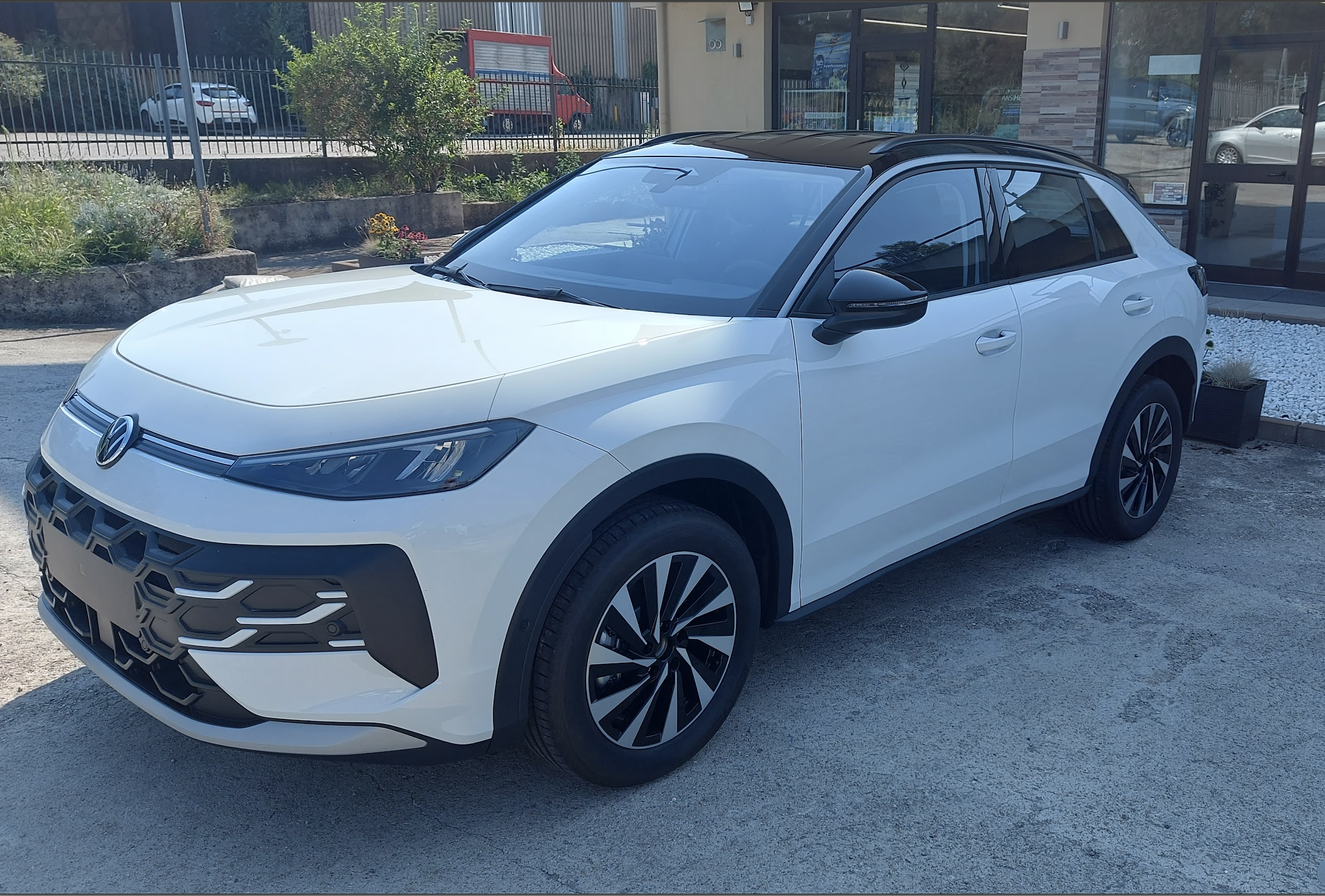 
								VOLKSWAGEN T ROC 1.5 HYBRID MHEV LIFE full									